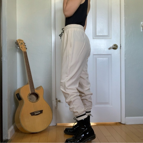 3/$20 Zara cream joggers, size M - Picture 5 of 8